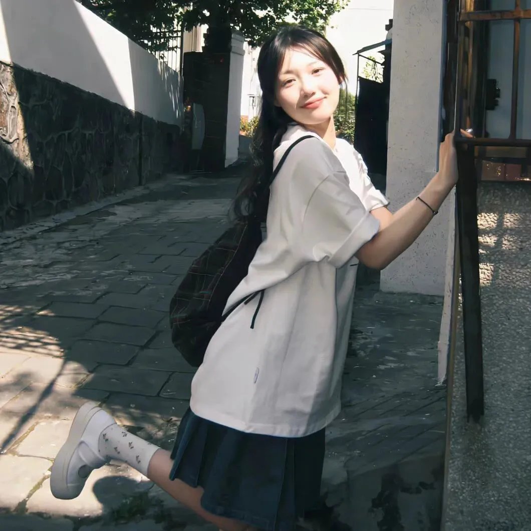 照片中的女孩